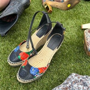 Wedge wicker floral heels